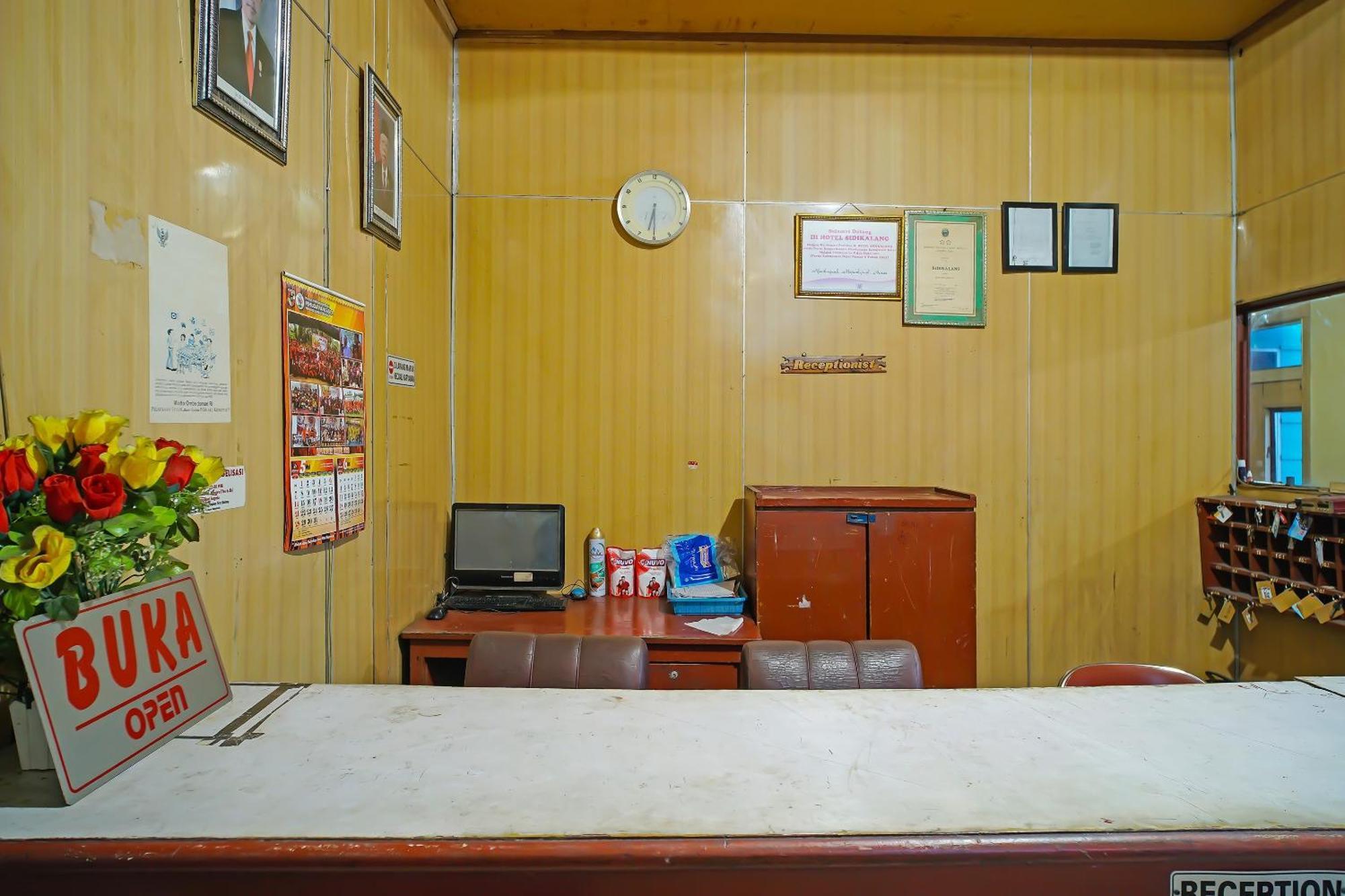 Oyo 92577 Hotel Sidikalang Near Kejaksaan Negeri Dairi Exterior foto